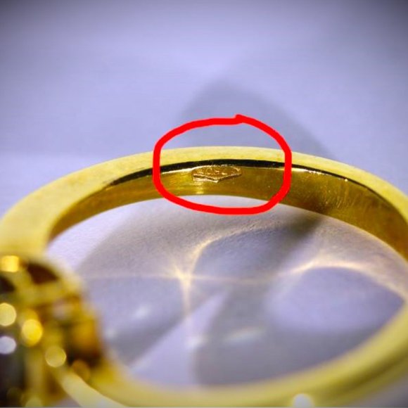 Color Change Garnet 1.72ct Solid 18K Gold Ring - Picture 9 of 10